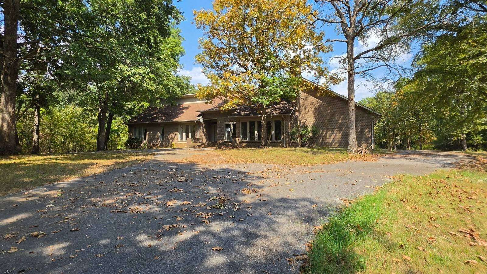 10 Acres of Land with Home for Sale in Readyville, Tennessee
