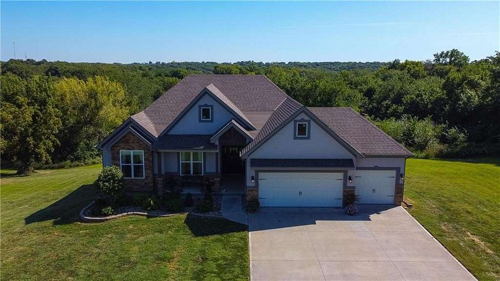5 Acres of Land with Home for Sale in St. Joseph, Missouri