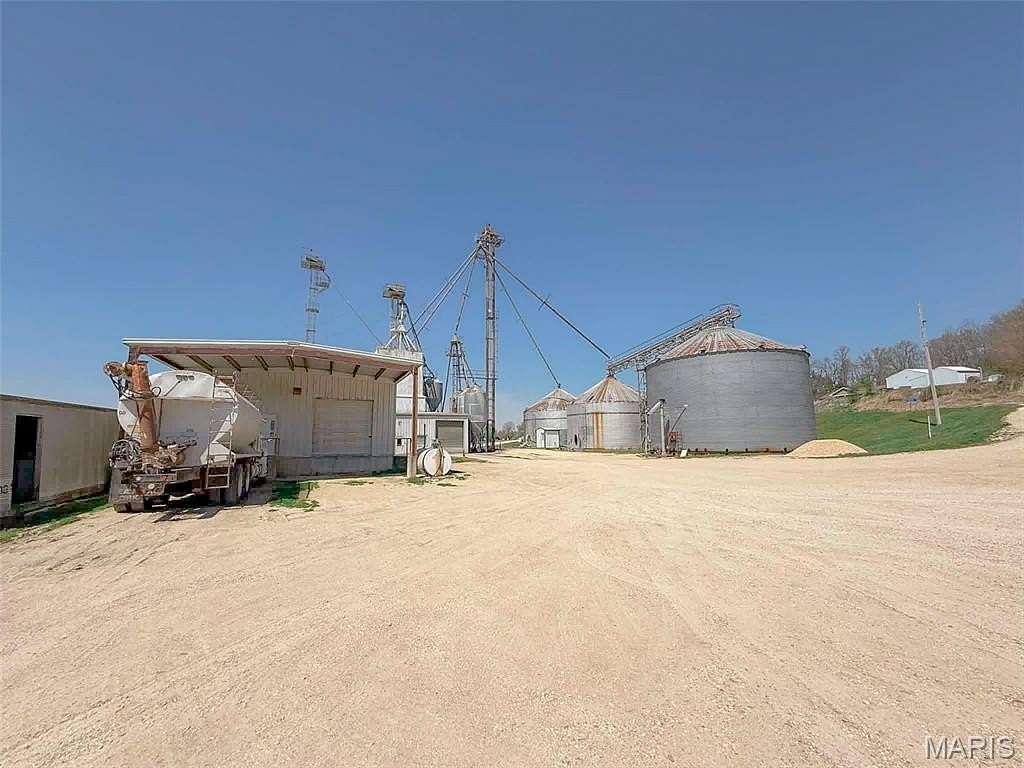 2 Acres of Commercial Land for Sale in Pleasant Hill, Illinois