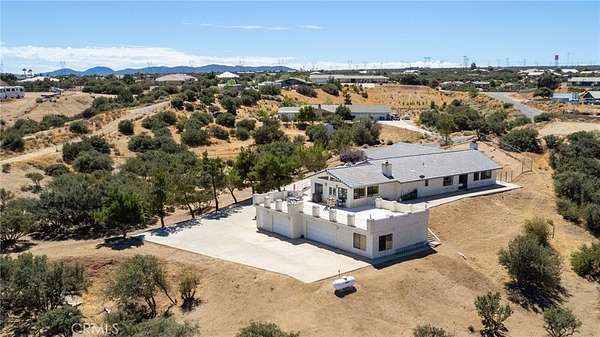 4 Acres of Land with Home for Sale in Oak Hills, California