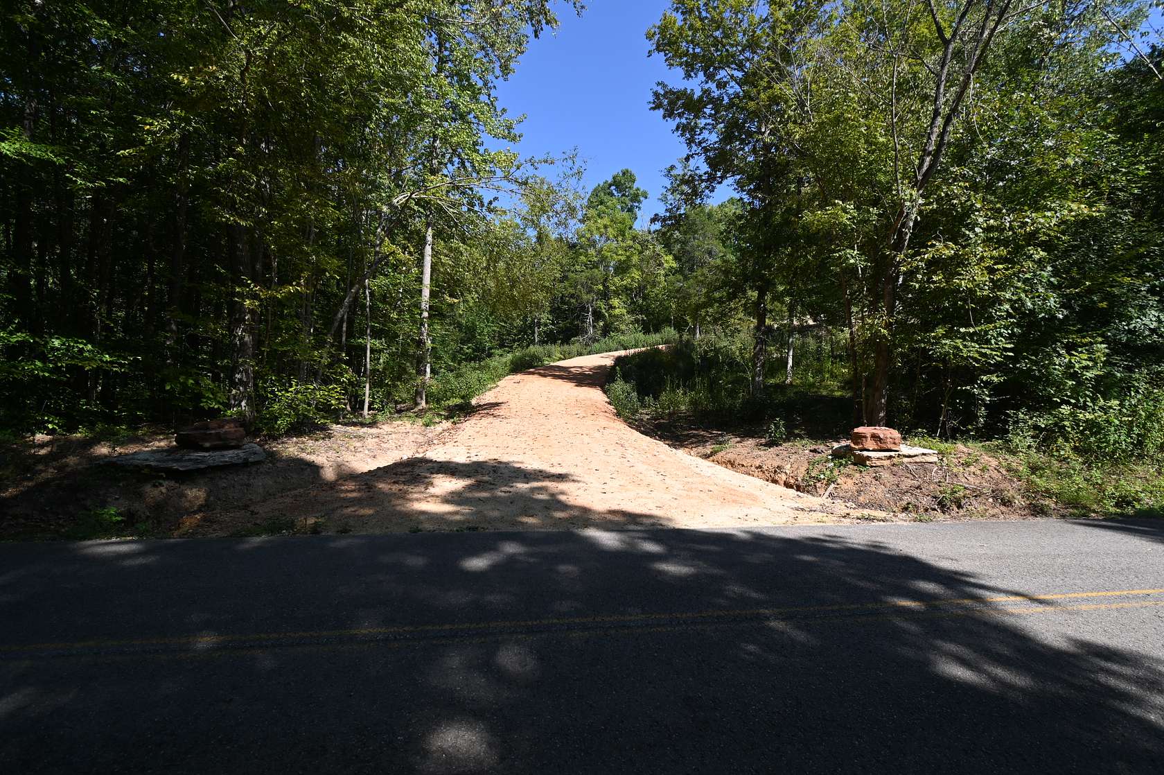16 Acres of Land for Sale in Linden, Tennessee