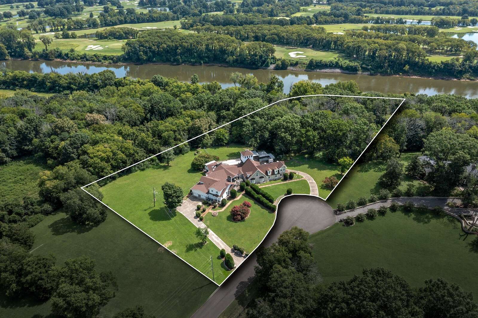 7.1 Acres of Land with Home for Sale in Madison, Tennessee