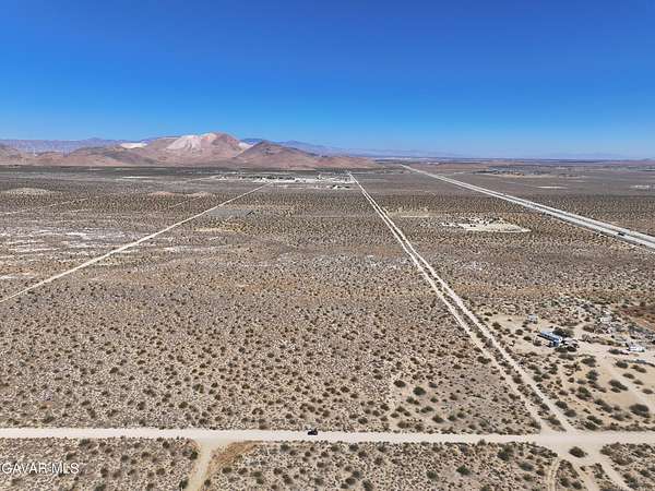 10 Acres of Recreational & Residential Land for Sale in Rosamond, California