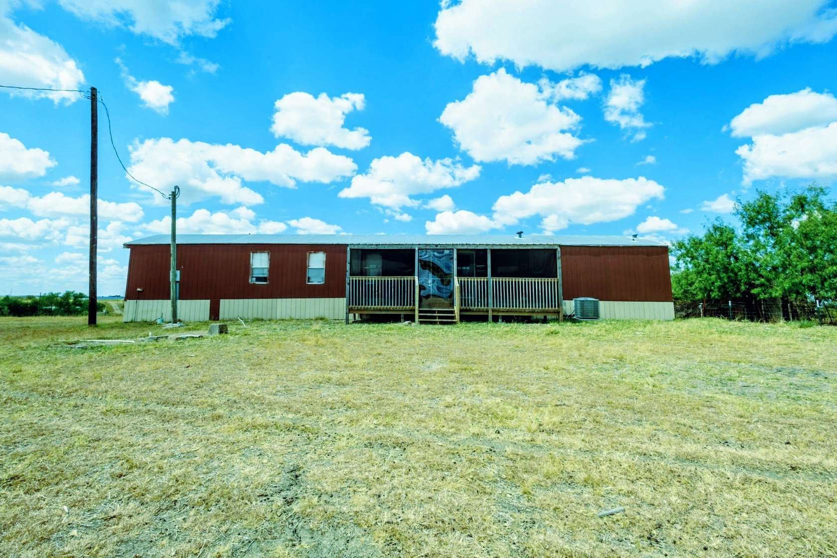 13 Acres of Land with Home for Sale in Hubbard, Texas