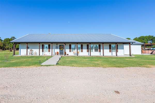 16.5 Acres of Land with Home for Sale in Clyde, Texas