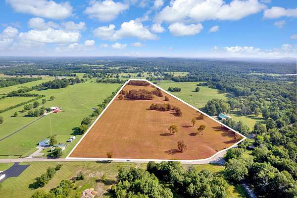 32 Acres of Agricultural & Residential Land for Auction in Murfreesboro, Tennessee