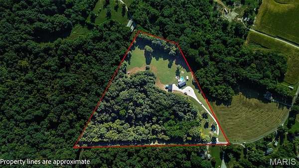13.1 Acres of Recreational Land with Home for Sale in Brighton, Illinois