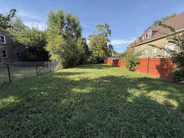 0.1 Acres of Residential Land for Sale in Chicago, Illinois