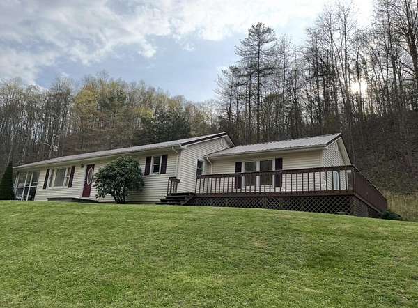 3 Acres of Land with Home for Sale in Williamsport, Kentucky