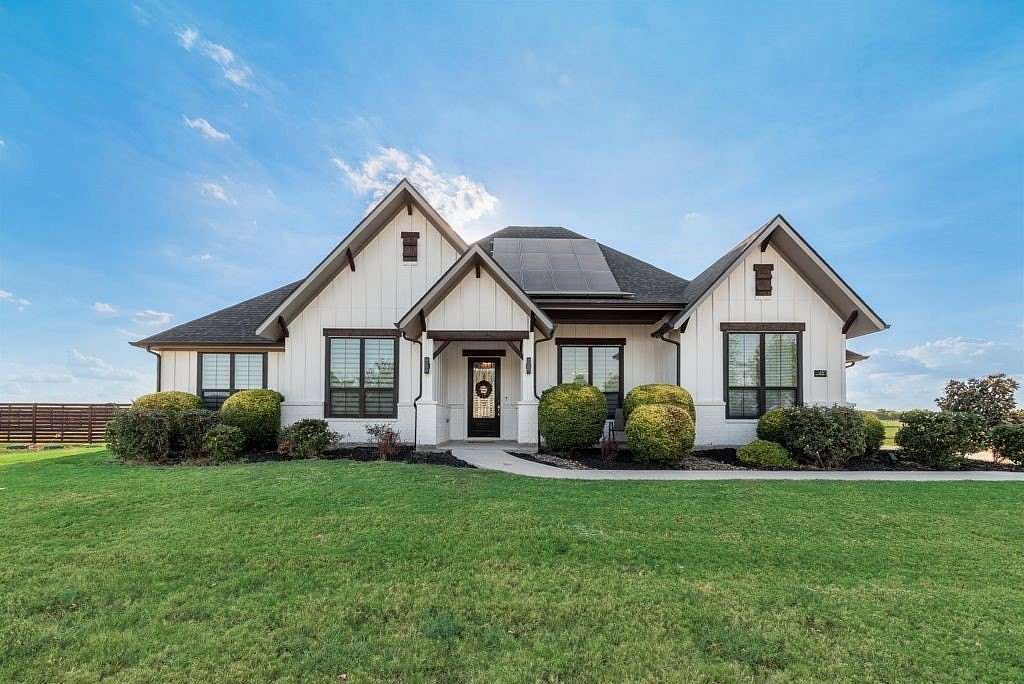 12 Acres of Land with Home for Sale in Waxahachie, Texas