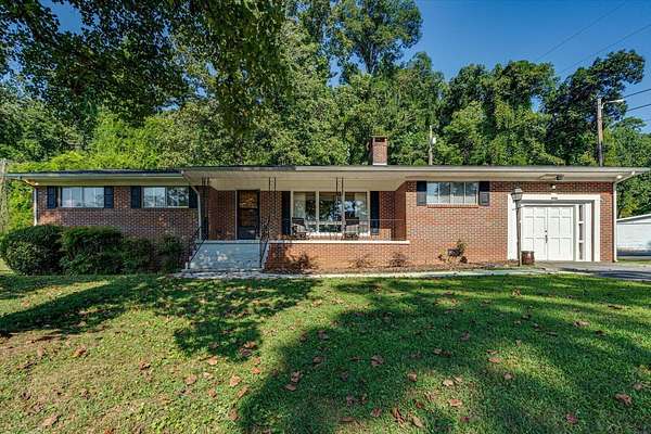 15.8 Acres of Land with Home for Sale in South Pittsburg, Tennessee