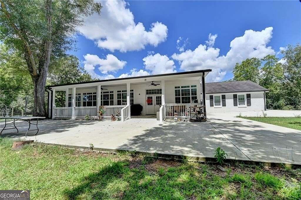 15.9 Acres of Land with Home for Lease in Loganville, Georgia