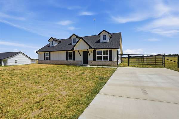 2 Acres of Land with Home for Lease in Poolville, Texas