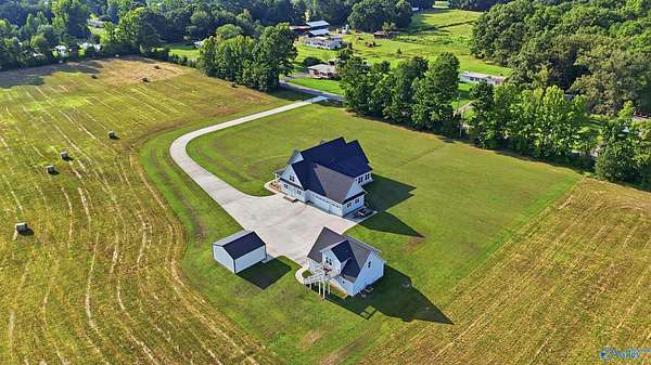 14 Acres of Land with Home for Sale in New Hope, Alabama