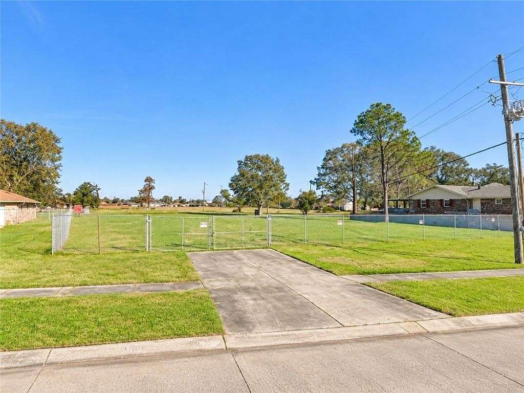 1 Acre of Residential Land for Sale in Harvey, Louisiana