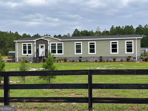 1.68 Acres of Land with Home for Sale in Waycross, Georgia