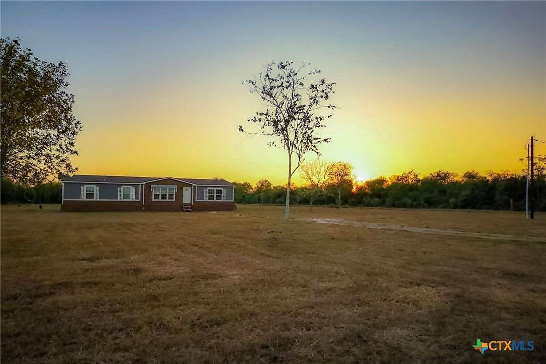 14 Acres of Recreational Land with Home for Sale in Victoria, Texas