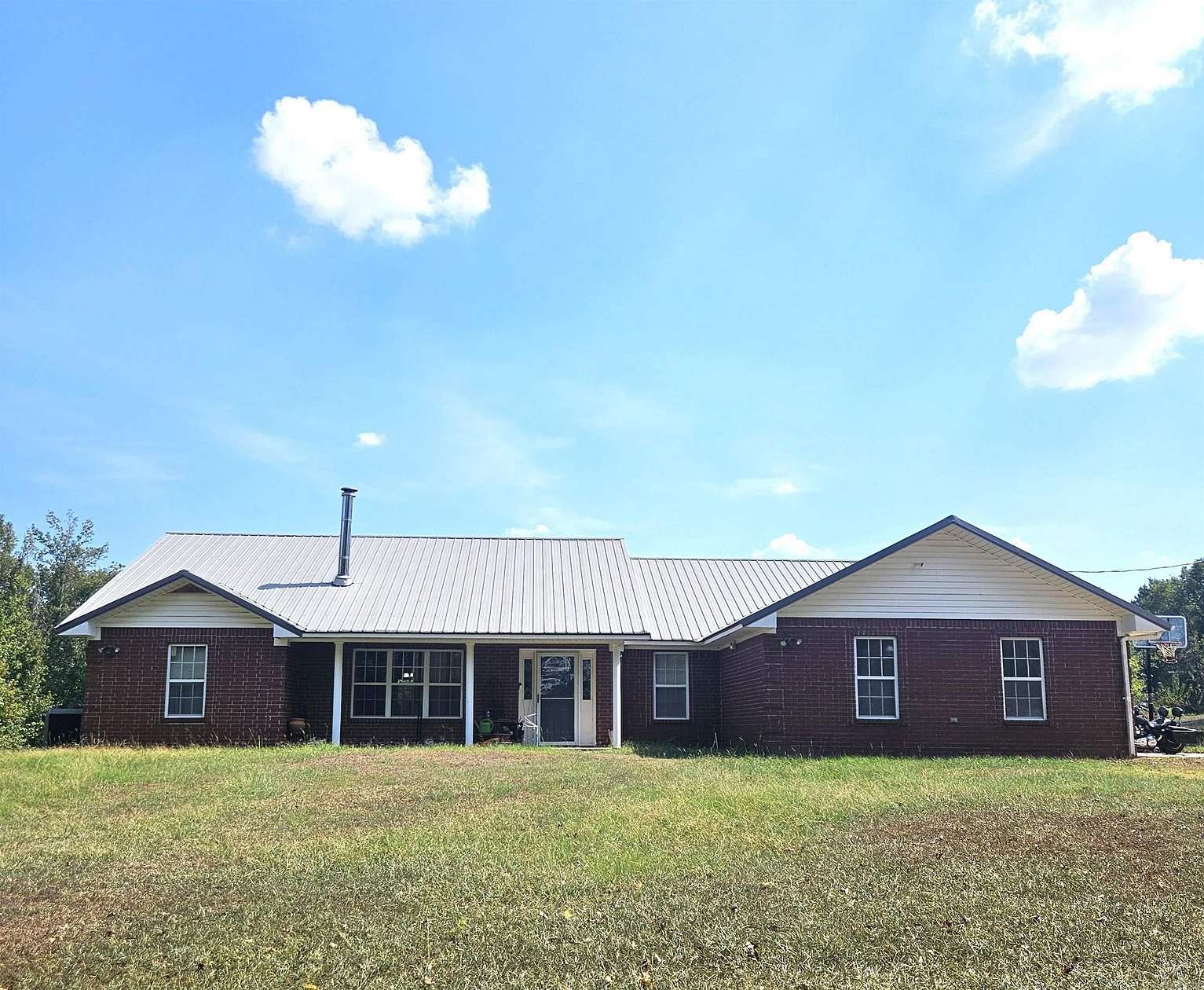 14.8 Acres of Land with Home for Sale in Nashville, Arkansas
