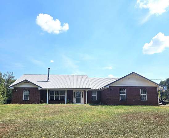14.8 Acres of Land with Home for Sale in Nashville, Arkansas