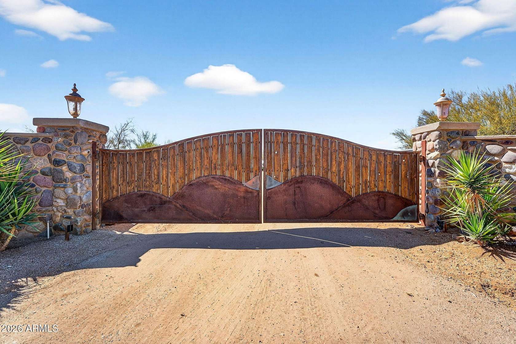 10 Acres of Land with Home for Sale in Scottsdale, Arizona