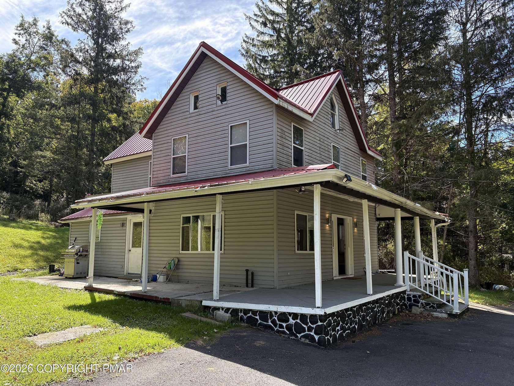 2.28 Acres of Land with Home for Lease in Canadensis, Pennsylvania
