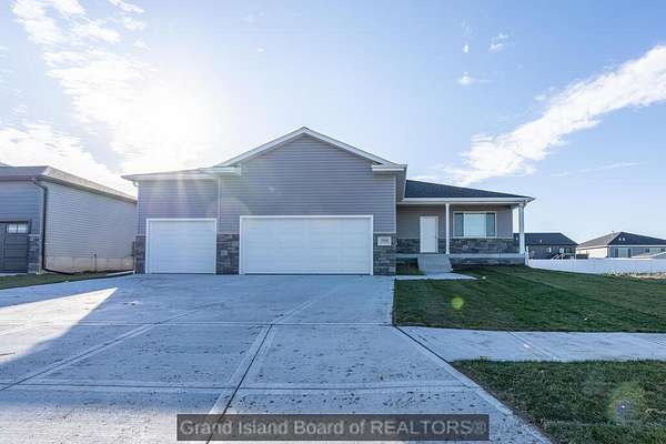 19.4 Acres of Land with Home for Sale in Grand Island, Nebraska