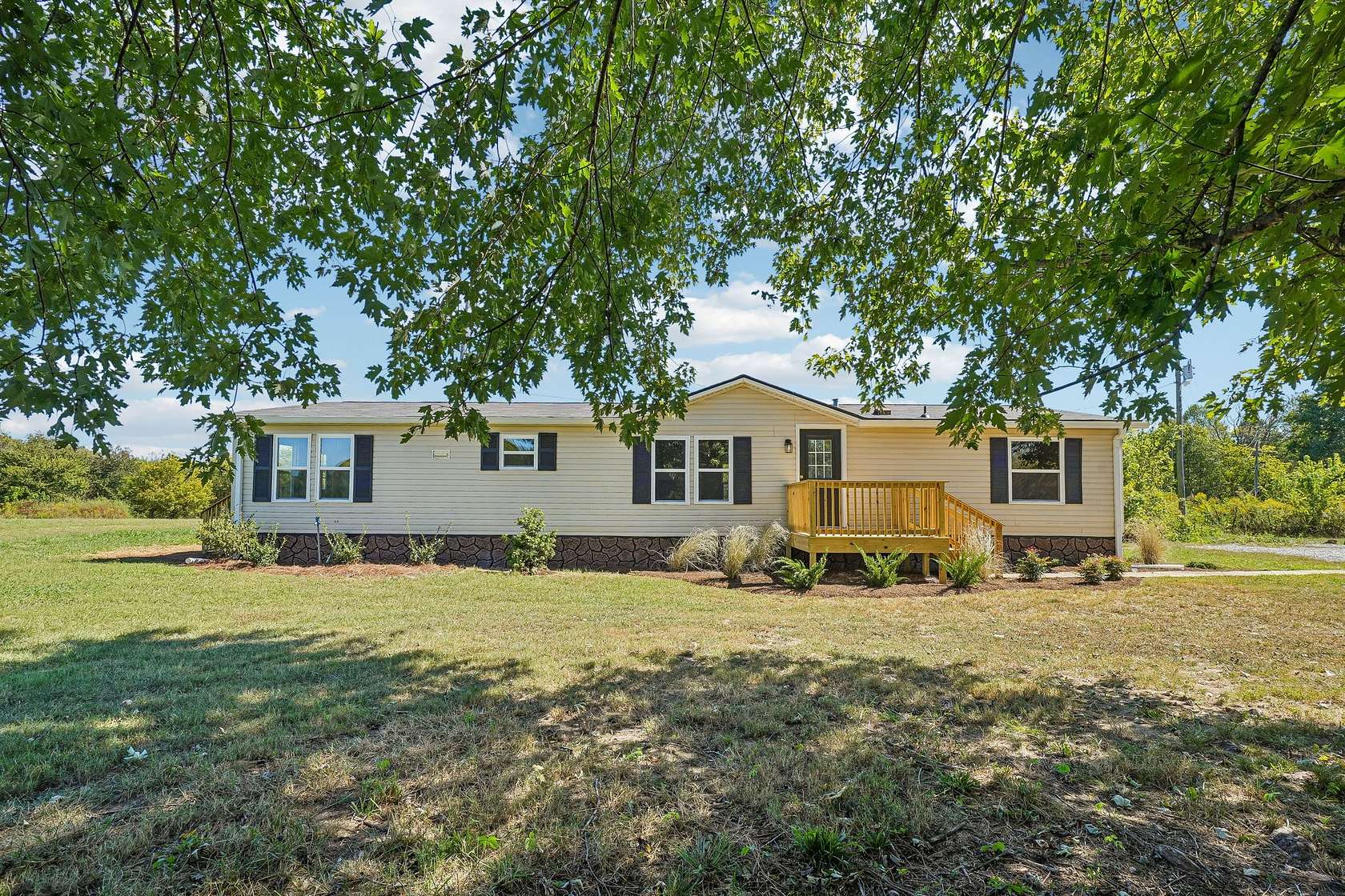 5 Acres of Land with Home for Sale in Springfield, Tennessee