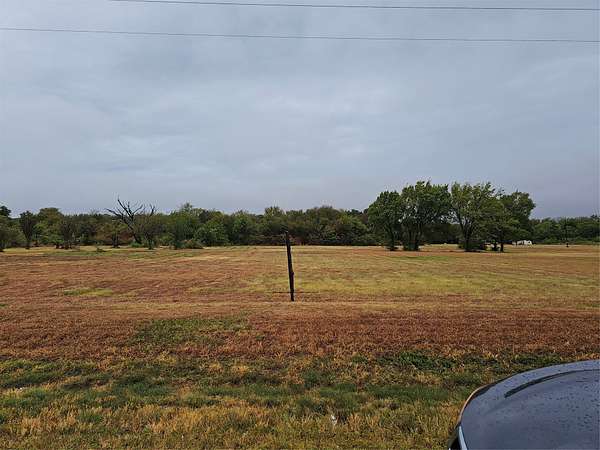 10 Acres of Mixed-Use Land for Sale in Ennis, Texas