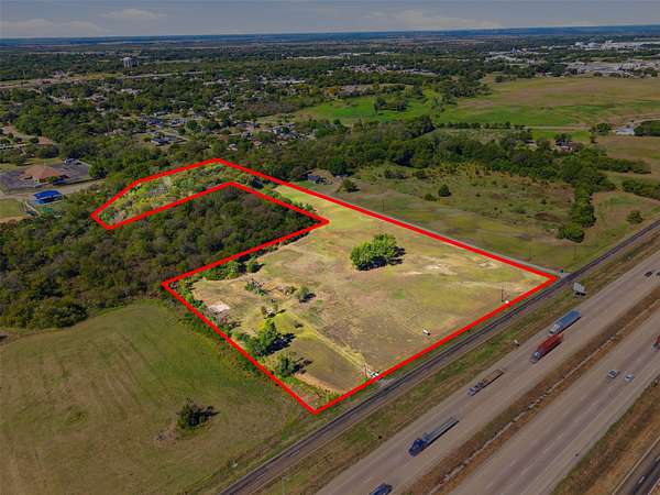 10 Acres of Mixed-Use Land for Sale in Ennis, Texas