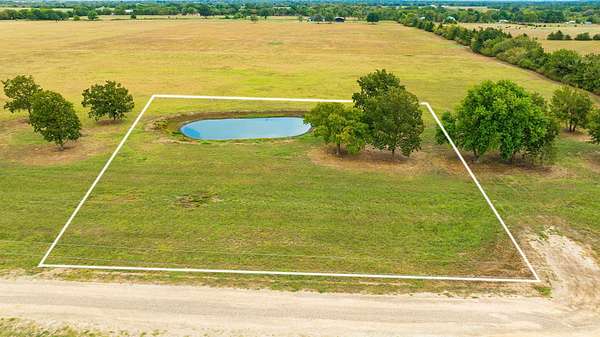 1 Acre of Residential Land for Sale in Sumner, Texas