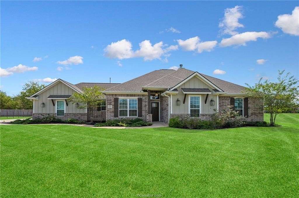 1.5 Acres of Land with Home for Sale in Bryan, Texas