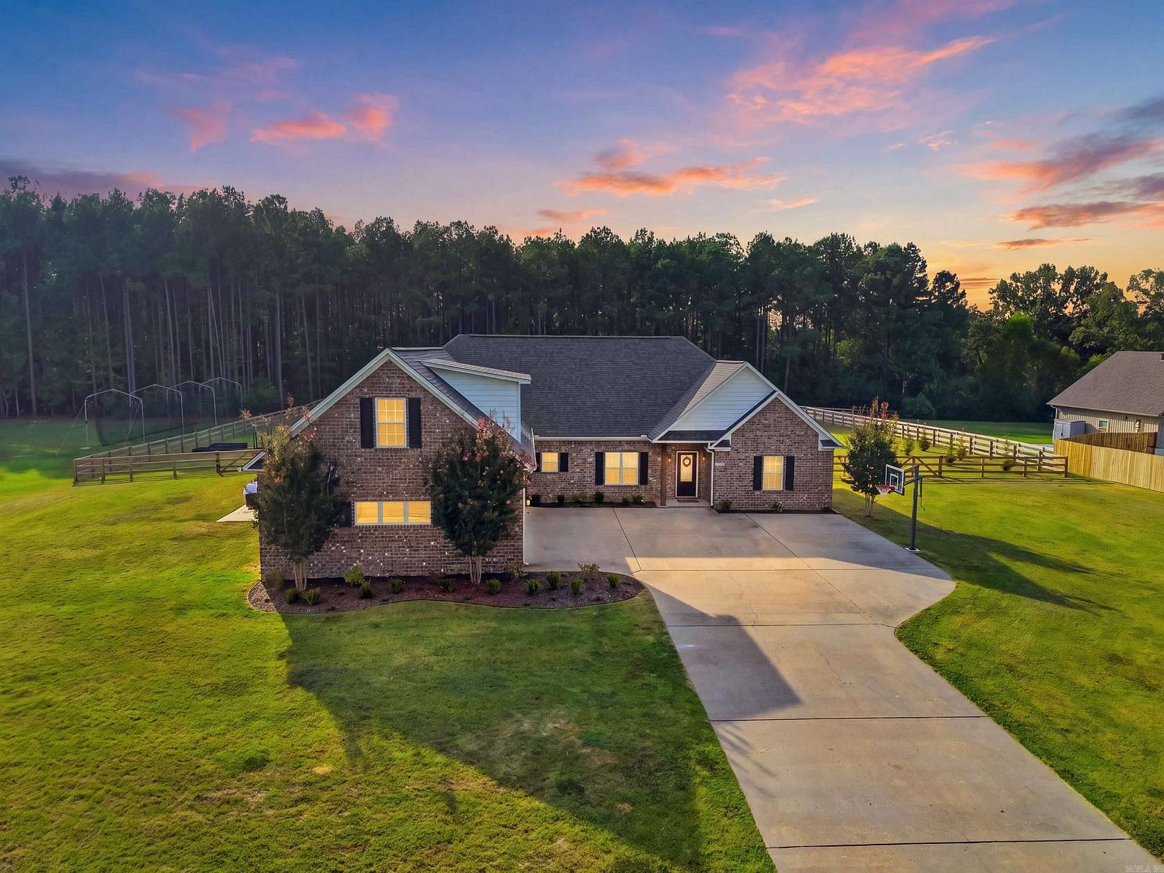 1.5 Acres of Land with Home for Sale in Greenbrier, Arkansas