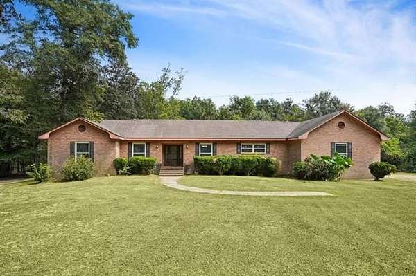 2.89 Acres of Land with Home for Sale in Bogalusa, Louisiana