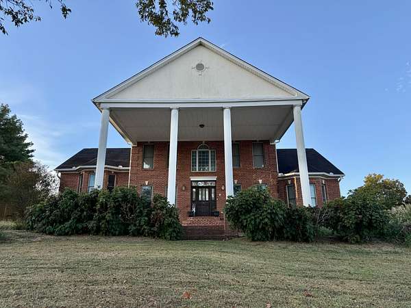 5 Acres of Land with Home for Sale in Franklin, Tennessee