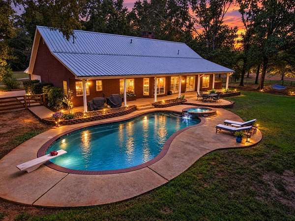 8 Acres of Land with Home for Sale in Nacogdoches, Texas