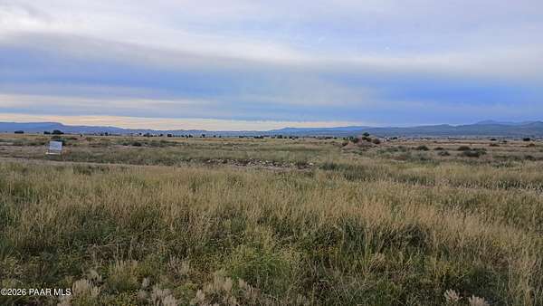 1 Acre of Residential Land for Sale in Paulden, Arizona