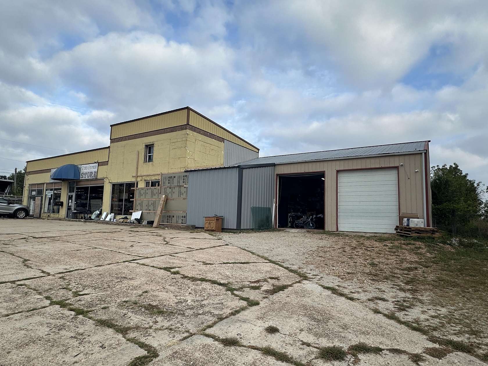 1.72 Acres of Mixed-Use Land for Sale in Mountain Grove, Missouri