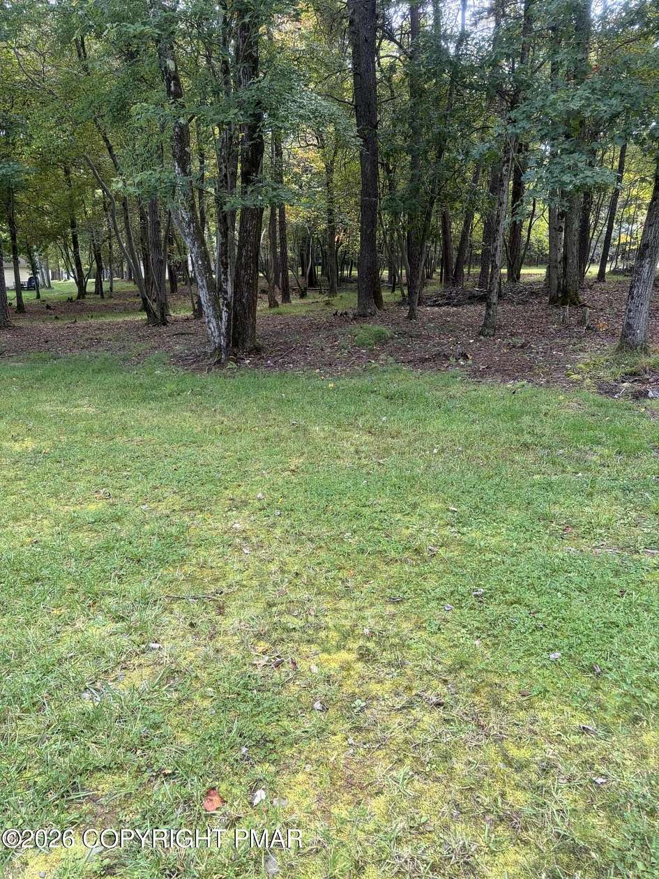 0.96 Acres of Residential Land for Sale in Pocono Summit, Pennsylvania