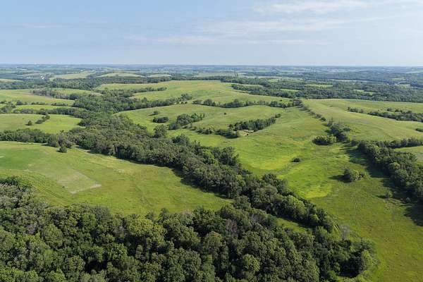 159 Acres of Land with Home for Sale in Menlo, Iowa