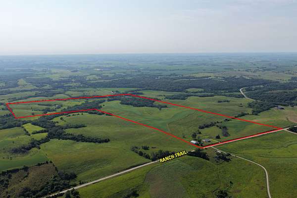 159 Acres of Land with Home for Sale in Menlo, Iowa