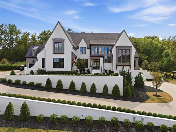 10 Acres of Land with Home for Sale in Franklin, Tennessee