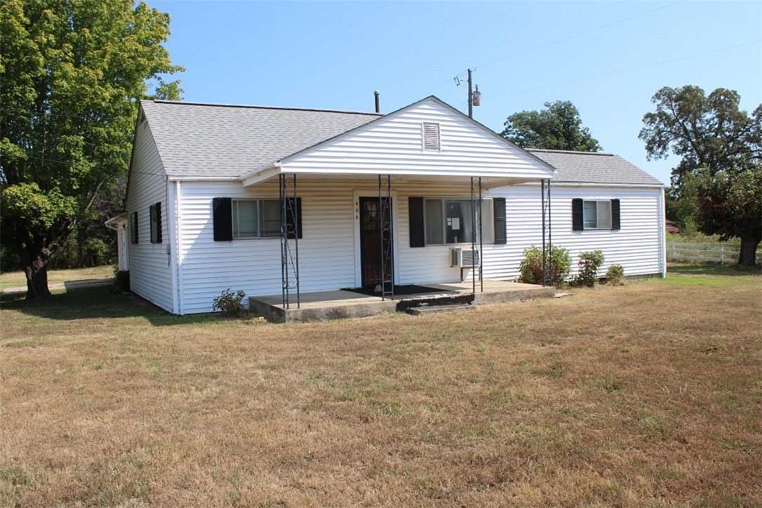 1.75 Acres of Land with Home for Sale in Marshall, Arkansas
