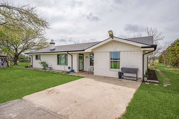 2 Acres of Land with Home for Sale in Valley View, Texas