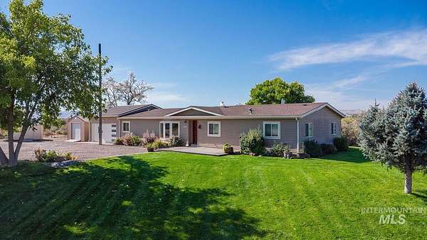 4.76 Acres of Land with Home for Sale in Caldwell, Idaho