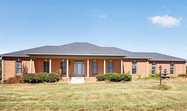 33.4 Acres of Land with Home for Sale in Hopkinsville, Kentucky