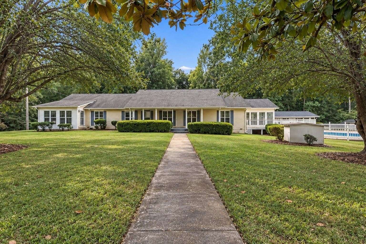 13.3 Acres of Land with Home for Sale in Greensboro, Georgia