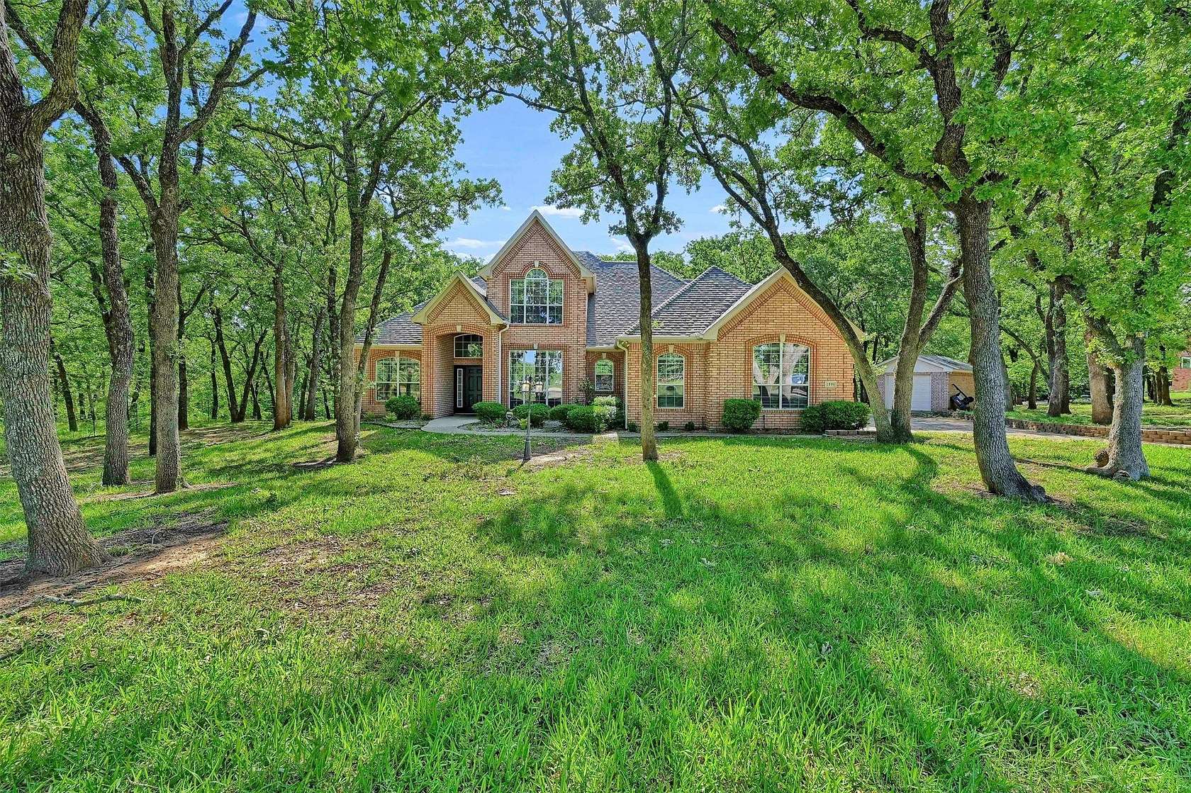 1.5 Acres of Land with Home for Sale in Whitesboro, Texas