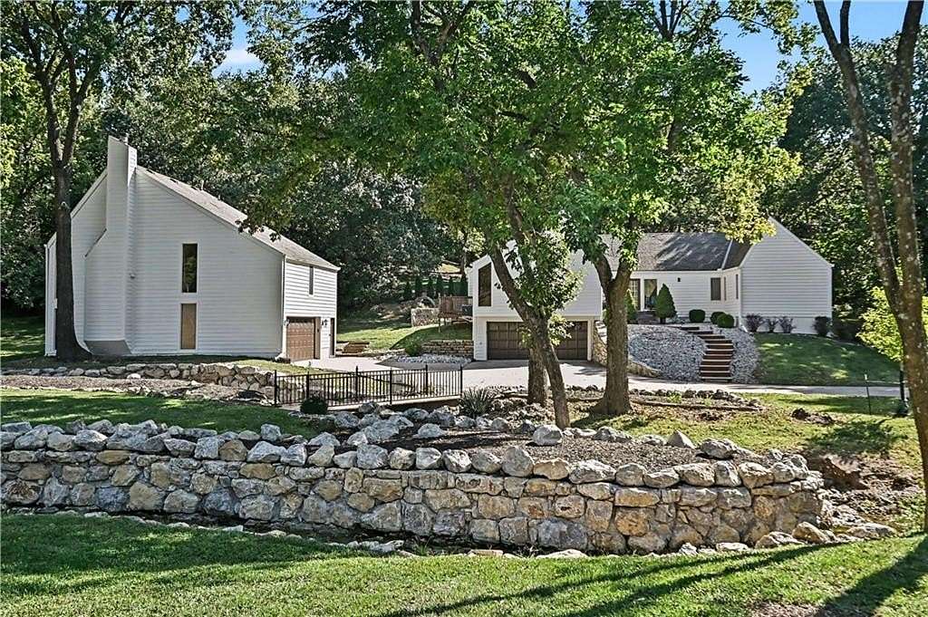 1.7 Acres of Land with Home for Sale in Riverside, Missouri