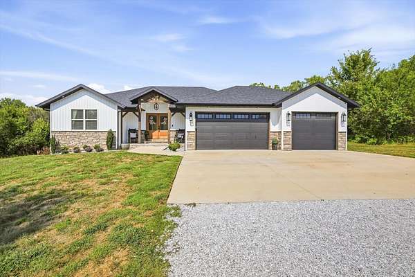 12.6 Acres of Land with Home for Sale in Billings, Missouri