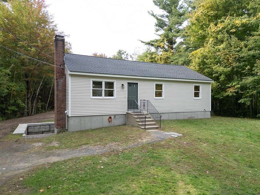 2.58 Acres of Land with Home for Sale in Townsend, Massachusetts